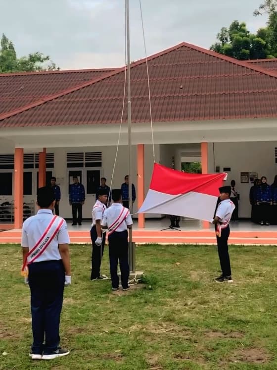 Dokumentasi kegiatan MENELADANI SEMANGAT PAHLAWAN: UPACARA PERINGATAN HARI PAHLAWAN 2025 DI SRMP 15 MOJOKERTO SRMP 15 Mojokerto.