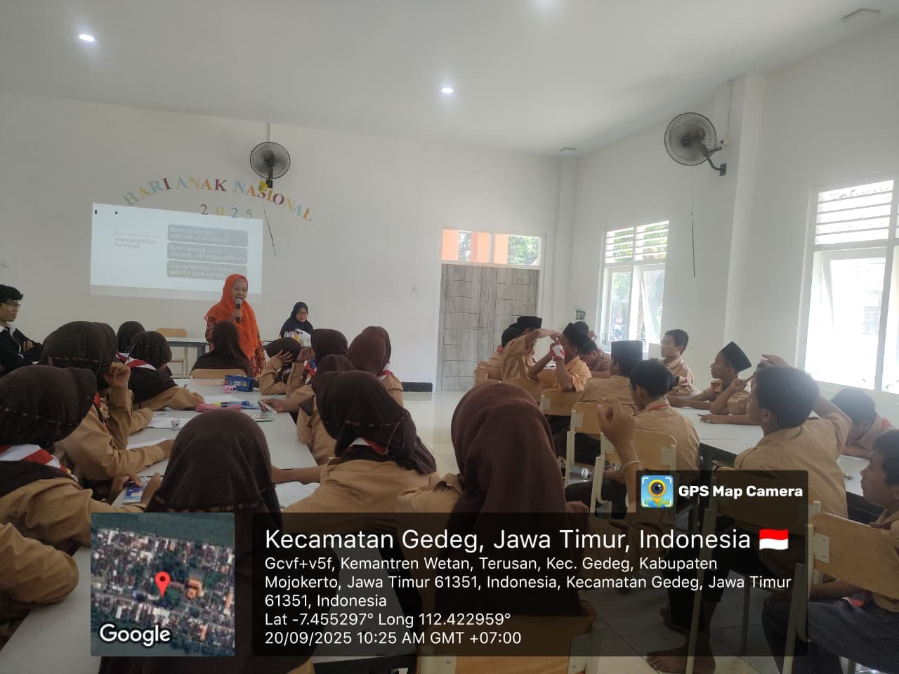Dokumentasi kegiatan SOSIALISASI OLEH BIDAN SRMP 15 Mojokerto.