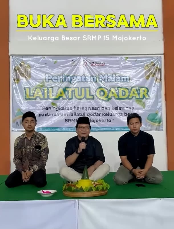 Dokumentasi kegiatan HANGATNYA KEBERSAMAAN DI MALAM LAILATUL QADAR: BUKA BERSAMA SRMP 15 MOJOKERTO SRMP 15 Mojokerto.