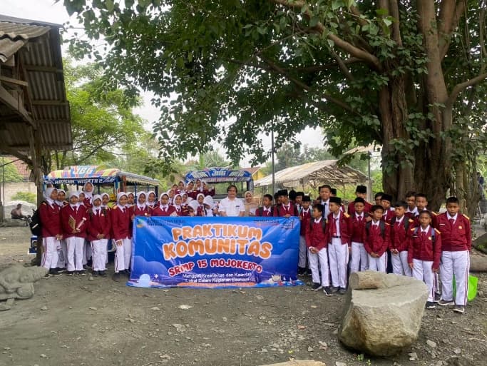Dokumentasi kegiatan PRAKTIKUM KOMUNITAS SRMP 15 Mojokerto.