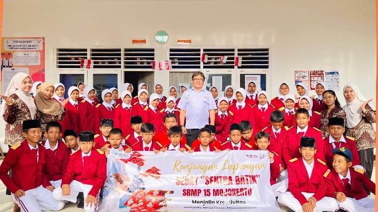 Dokumentasi kegiatan KUNJUNGAN LAPANGAN SEBAT (IKM SENTRA BATIK MOJOKERTO) SRMP 15 Mojokerto.