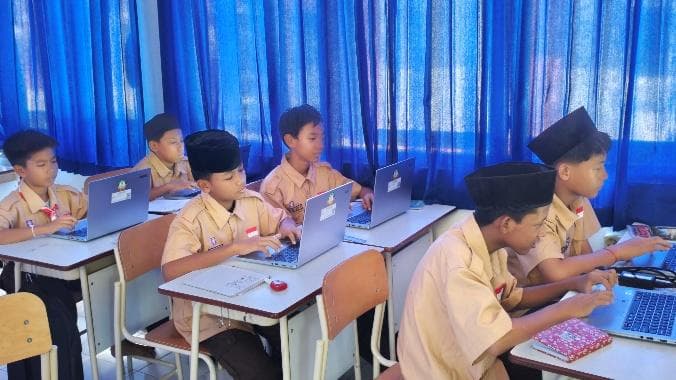 Dokumentasi kegiatan ekstrakurikuler coding SRMP 15 Mojokerto.