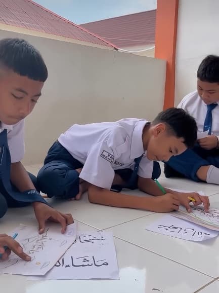 Dokumentasi kegiatan RAGAM BAHASA, SATU SUARA BERKARYA: AKSI KREATIF SISWA SRMP 15 MOJOKERTO SRMP 15 Mojokerto.